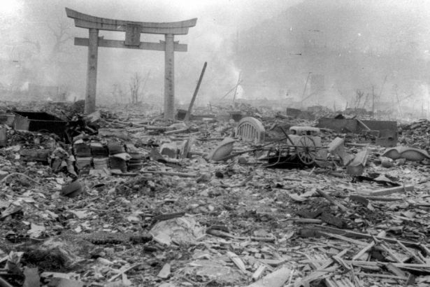 hiroshima bomba atomica torii